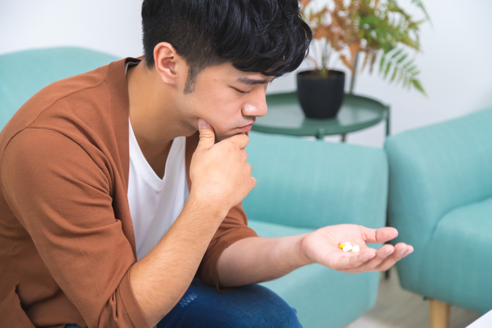 How to Relieve Flu Symptoms Without Taking Many Meds