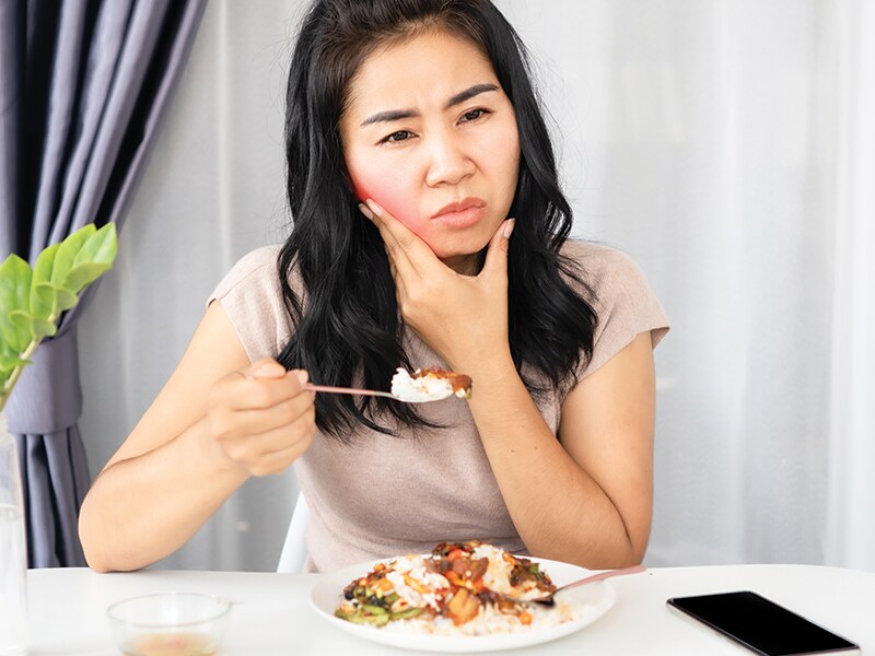 Toothache Complications: Here's What Tooth Pain Can Lead To