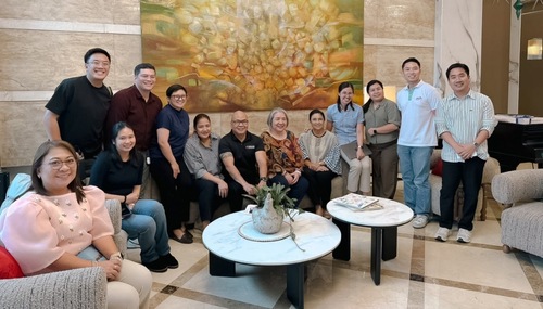 The Unilab Foundation joins the City Government of Naga, the Angat Buhay Foundation, led by Mayor Leni Robredo, with her daughter Dr. Tricia Robredo